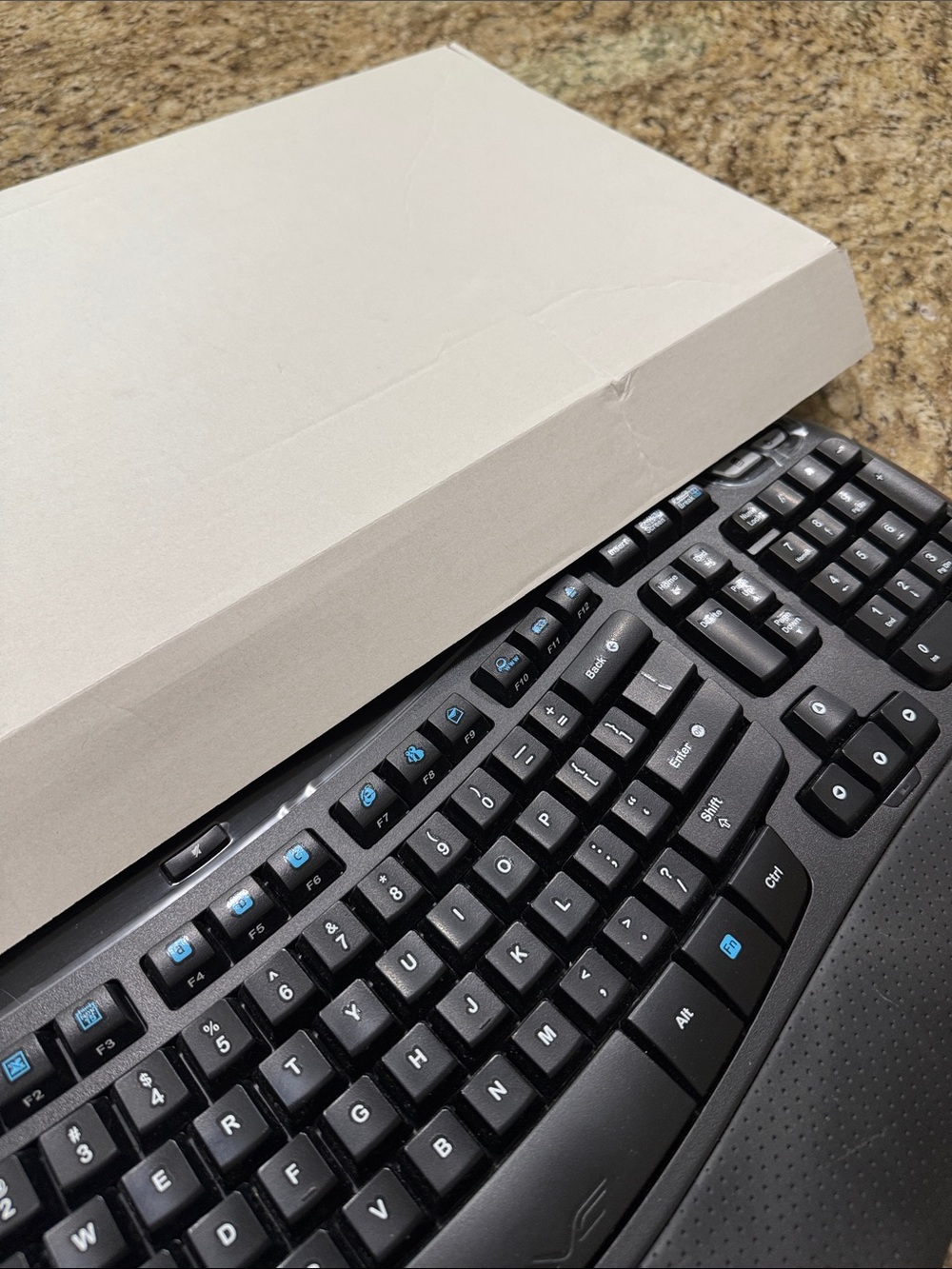 Logitech K350 Black Ergonomic Wireless Keyboard, Integrated Palm Rest. Like new - Picture 12 of 12